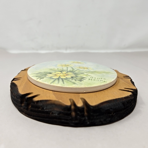Genie Henry Painted Art Yellow Daisy's On Ceramic Signed On Fired Wooden Plaque - Picture 4 of 11